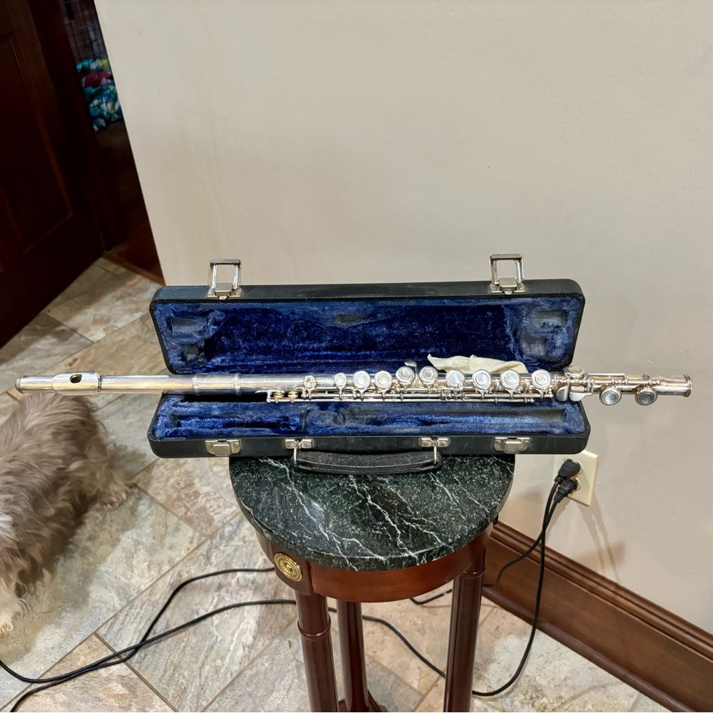 Armstrong Silver Flute with Black Case